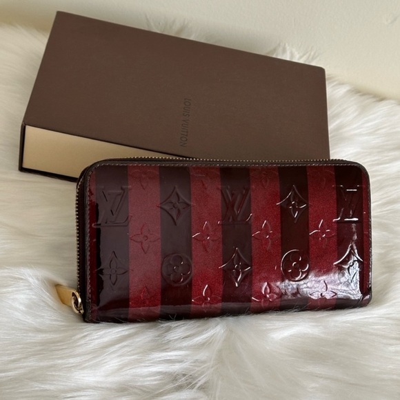 🔥🔥BUY NOW to win Louis Vuitton wallet OR Kate ♠️ bundle. (Value: $525) - Picture 10 of 17